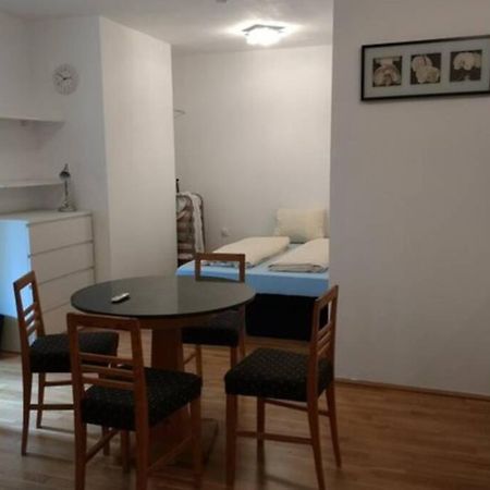 Mitte In Der Mitte Apartment Виена Екстериор снимка